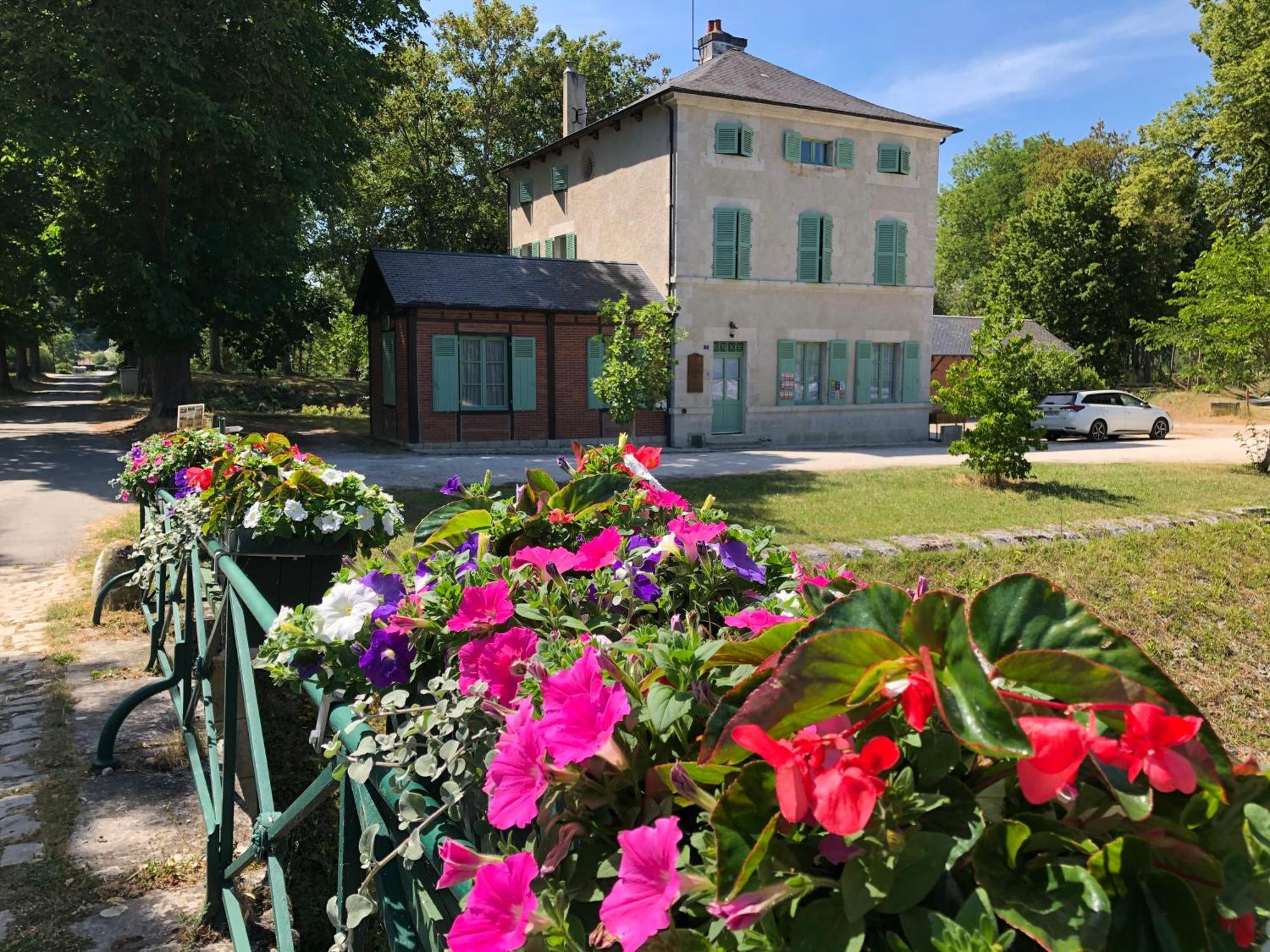 Le Relais De Mantelot Hotel Chatillon-sur-Loire Exterior photo